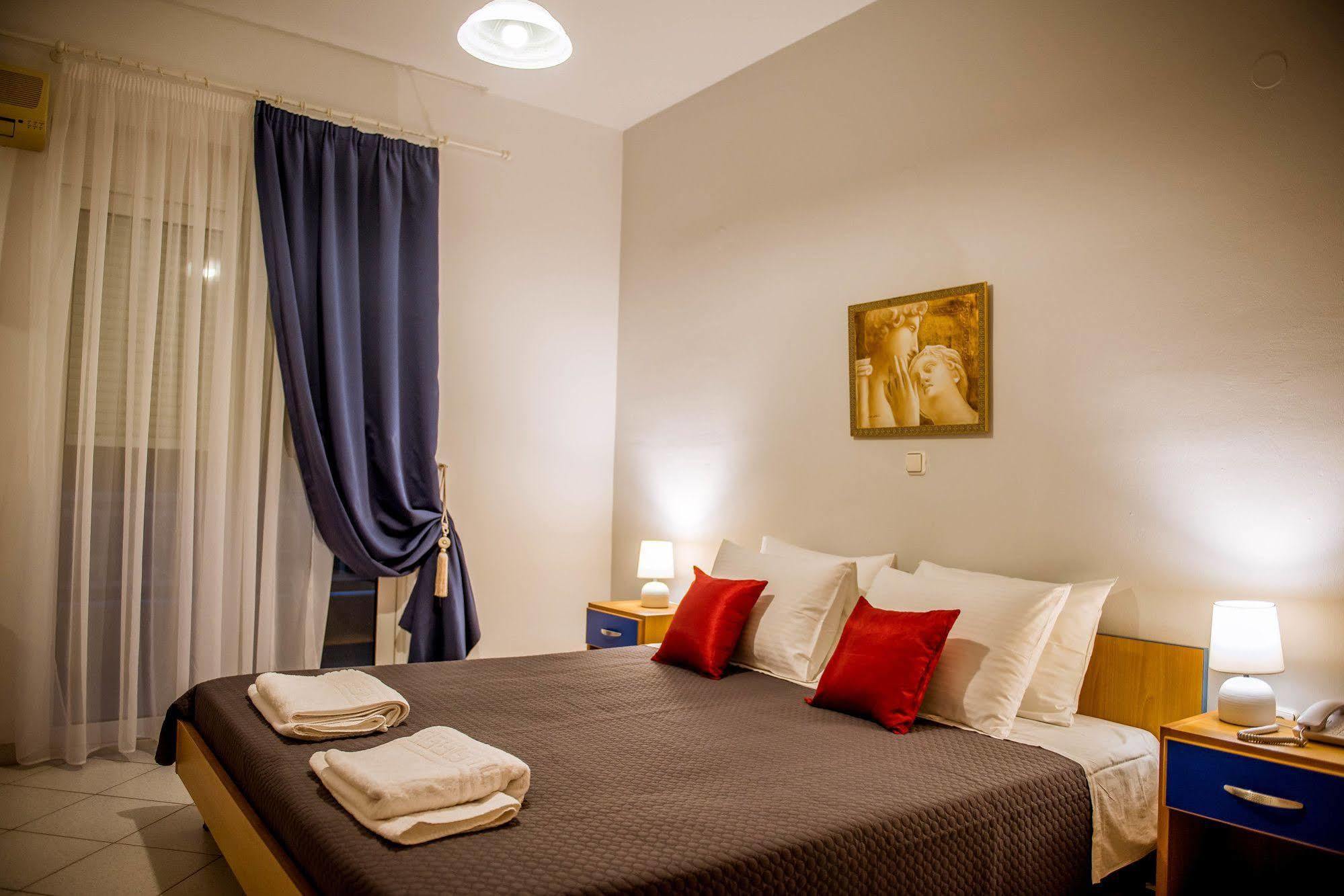 Pantheon Deluxe Apartments Archangelos  Bagian luar foto